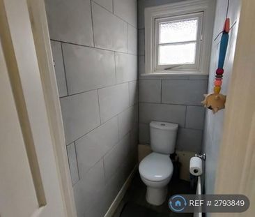 1 bedroom in a flat share to rent - Photo 6