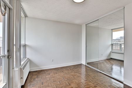 2 Bedrooms - Photo 2