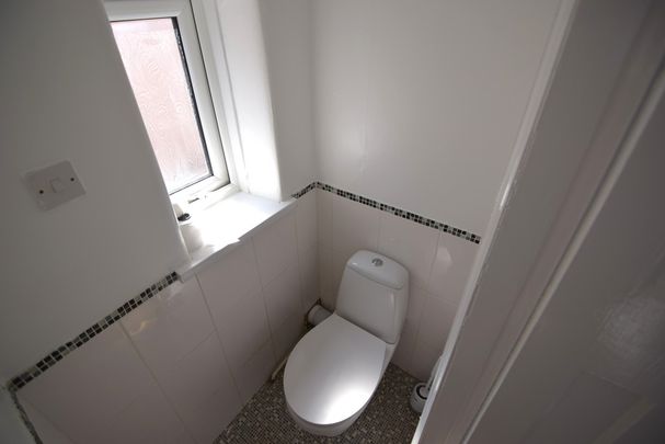 To Let 3 Bed Semi-Detached House - Photo 1