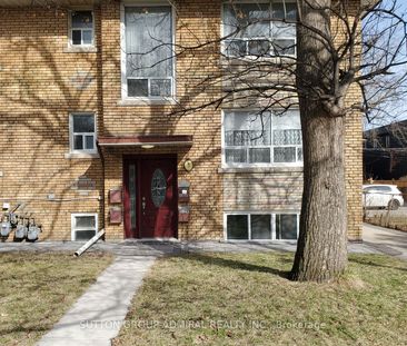 Detached Home For Lease | W8136796 - Photo 5