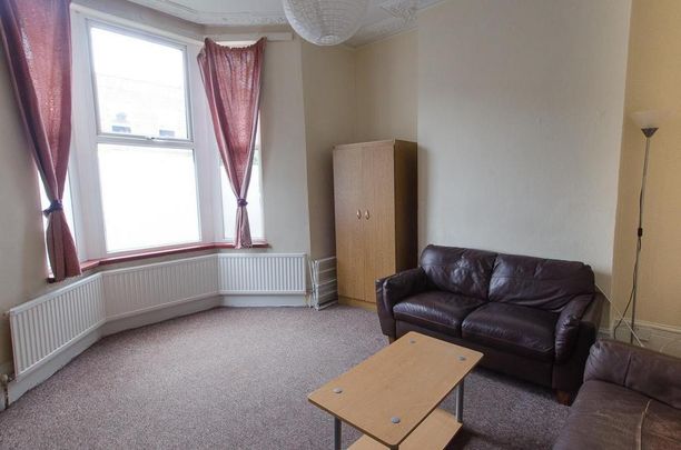 4 bedroom terraced house to rent - Photo 1