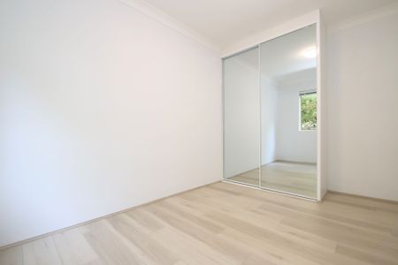 Renovated Ground Floor Two Bedroom Unit - Photo 2
