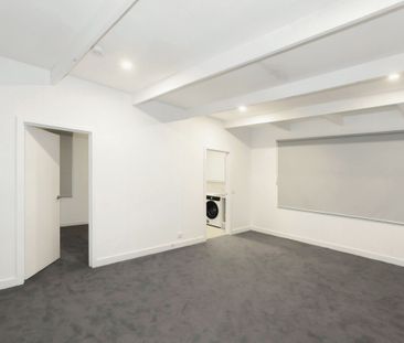 Charming 1-Bedroom Unit - Photo 2