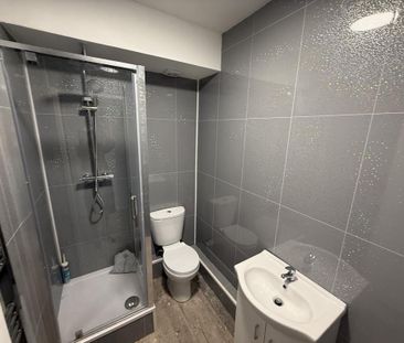 1 bedroom in a house share to rent - Photo 2