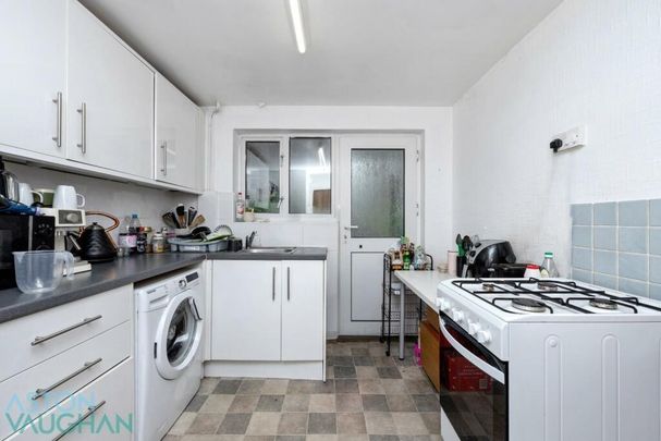 4 bedroom semi-detached house to rent - Photo 1