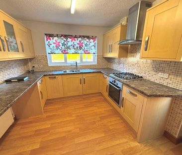 3 bedroom detached bungalow to rent - Photo 1