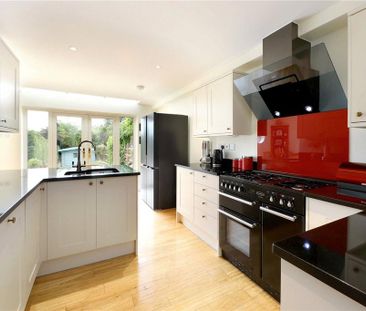 4 bedroom semi-detached house to rent - Photo 6