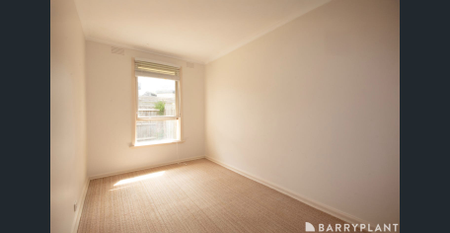 CLOSE TO CHELSEA SHOPS AND STATION - Photo 3