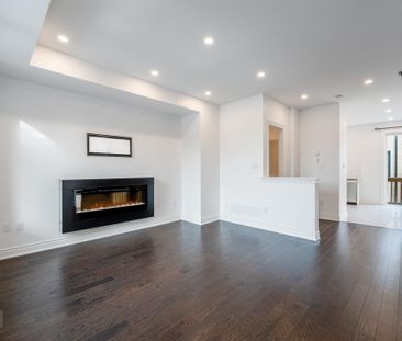 For Lease - 250 Vermont Avenue, Newmarket, Ontario - Photo 1
