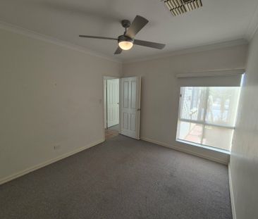 3 BEDROOM, 1 BATHROOM DUPLEX IN BRAITLING - SPACIOUS AND LIGHT-FILLED - Photo 6