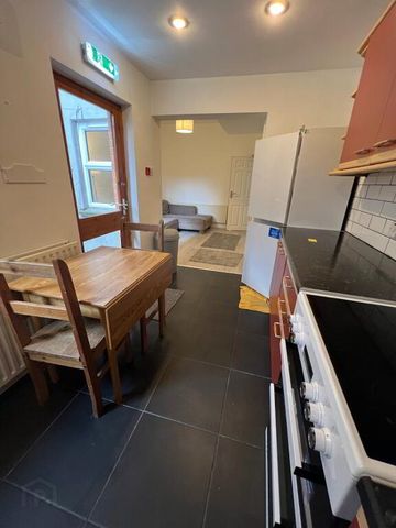 Donegall Road, Room 2, All Bills Included, Belfast, BT12 5NA - Photo 4