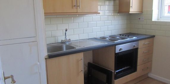 2 bedroom ground floor maisonette to rent - Photo 2