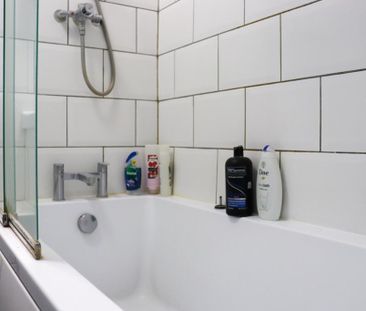 1 bedroom in a flat share to rent - Photo 4