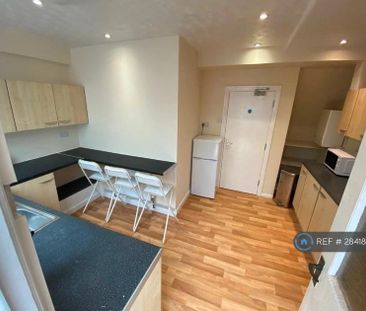 3 bedroom semi-detached house to rent - Photo 6