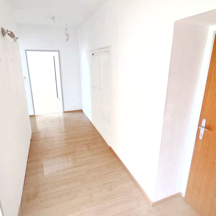 Gut geschnittene Zweizimmer-Wohnung mit Balkon und möglicher Garagenplatz - Zentrale, ruhige Lage - Photo 1
