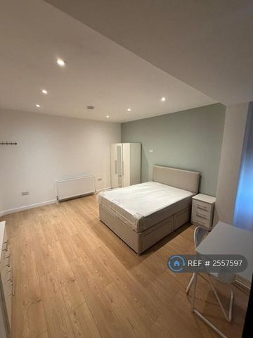 1 bedroom in a house share to rent - Photo 5