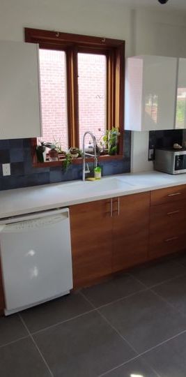 5 1/2 Meublé Dans Un Haut De Duplex - Photo 1