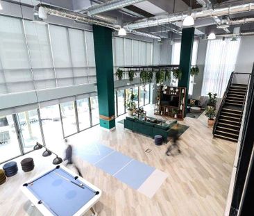 Rent at the iconic Thames Quarter building with super on site ameni... - Photo 5