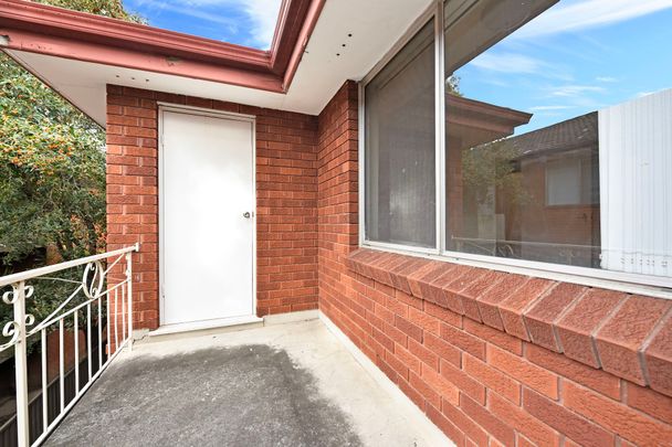 8/33 Henley Road, Homebush West. - Photo 1