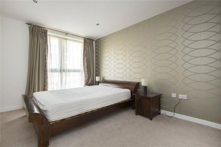 3 bedroom flat to rent - Photo 4