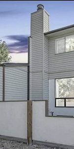 4 bedroom 2 bath townhouse - Photo 4