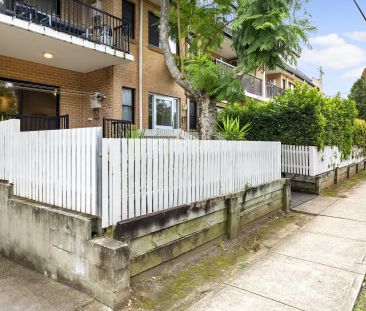 Beautifully Updated Ground Floor Apartment - Photo 6