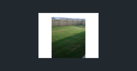 4 Bedroom, 2 Bathroom Home - Photo 3