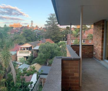 Bright Top-Floor 1 Bedroom in Prime Manly Location - Photo 6