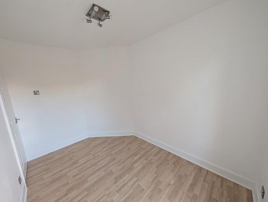3 bedroom end of terrace house to rent - Photo 1