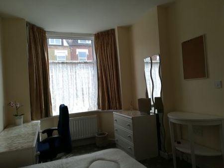 14 CROYDON ROAD - Photo 5