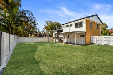 1 Badge Street, Jamboree Heights QLD 4074 - House For Rent | Domain - Photo 3