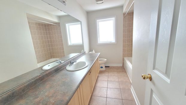 For Lease - 58 Lake Crescent Unit# UPPER, Barrie, Ontario - Photo 1