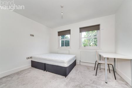 4 bedroom semi-detached house to rent - Photo 3