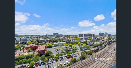 Setting a Benchmark for Luxury! - Photo 3