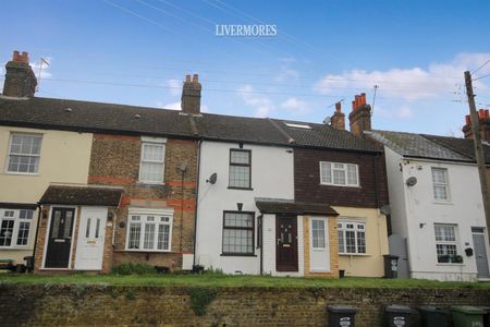 2 bedroom Terraced House to let - Photo 4