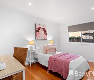 The location couldn't be more ideal, - Photo 4