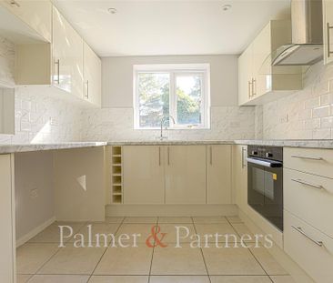 3 bedroom detached house to rent - Photo 3