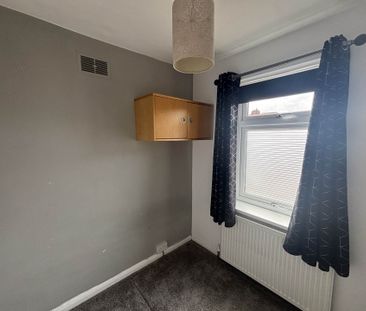 Price £1,300 pcm - Available Now - Unfurnished - Photo 6