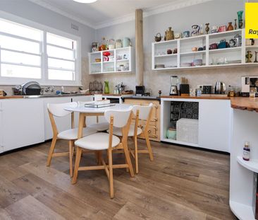 Fully Furnished Vintage Charm, Modern Comfort! - Photo 3