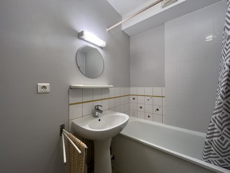 STUDIO - 22,43M2 - CENTRE VILLE - PARKING - Photo 5