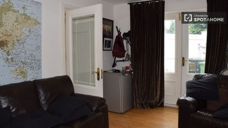 Cozy room in 3-bedroom apartment in Downtown, Dublin - Photo 3