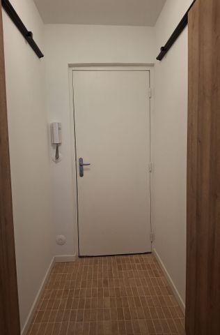 Appartement 2 pièces 48m2 MARSEILLE 1ER 870 euros - Photo 5