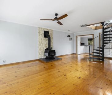 Stylish Family Home with Pool, Bar & Balcony in Prime Werribee Loca... - Photo 4