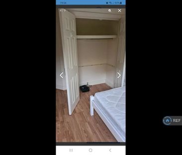 1 bedroom in a flat share to rent - Photo 5