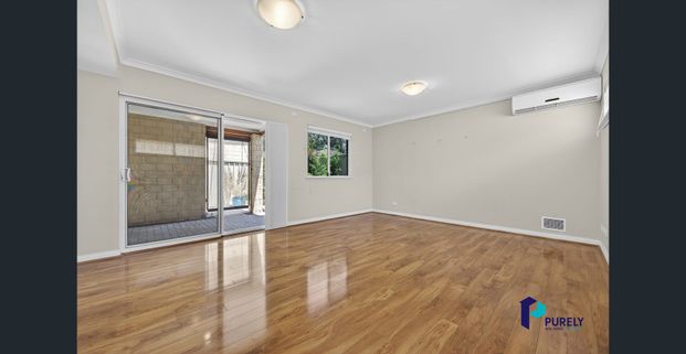Modern 3 x 2 Low Maintenance, Great Location. - Photo 1