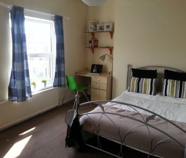 2 Bedroom Terraced To Rent in Lenton - Photo 2