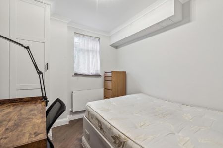 3 bedroom flat to rent - Photo 3