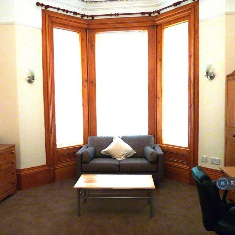 8 bedroom terraced house to rent - Photo 1