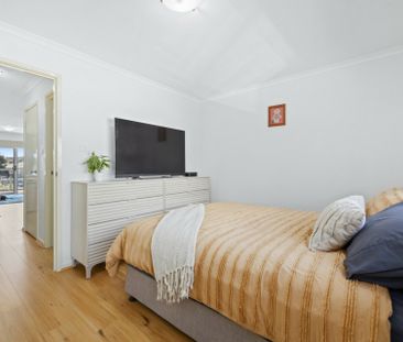 North Facing Apartment Modern Apartment - Photo 6