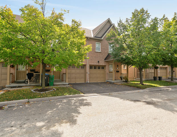 3 Bedroom Townhouse For Rent - Photo 1